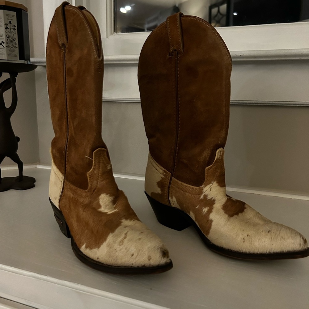 Stylish Two-Tone Western Boots